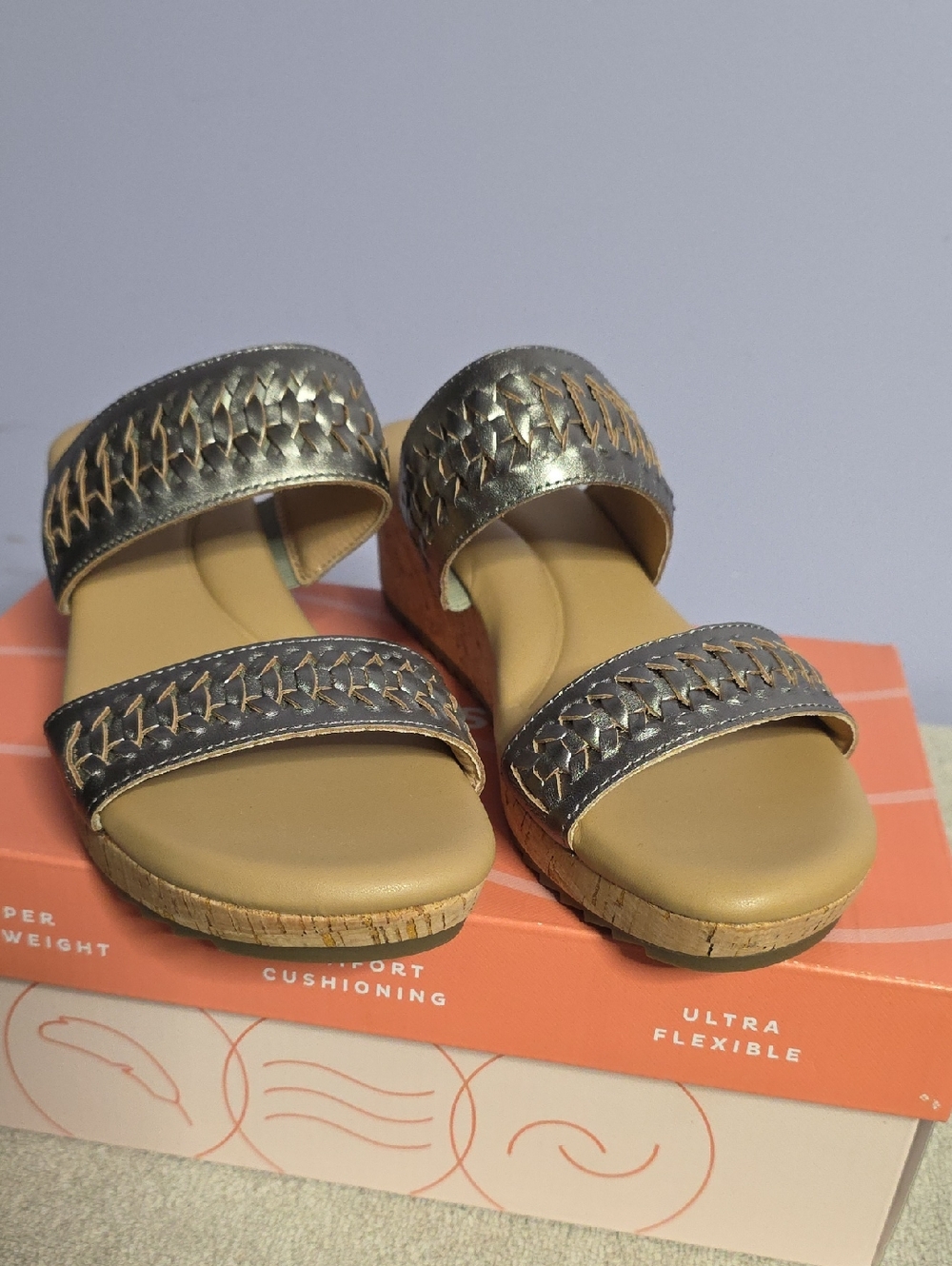 Easy‎ Spirit Metallic Gray Woven Double-Strap Wedge Sandals